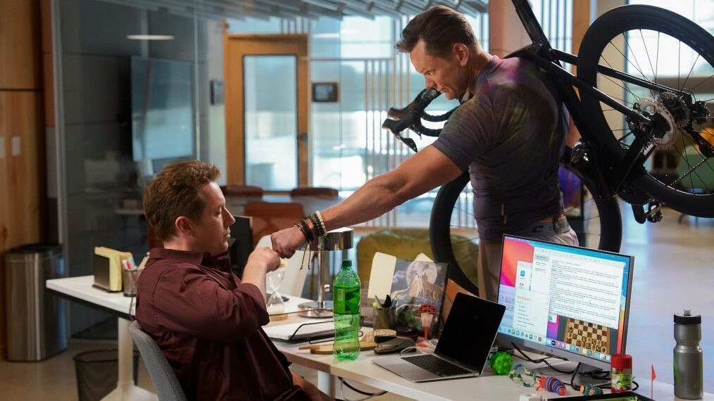 Office Race là bộ phim mới lên sóng năm 2023. Phim xoay quanh Pat (Beck Bennett), một nhân viên văn phòng không có mục đích và tham vọng, bị bắt tham gia vào cuộc thi chạy marathon. Anh nung nấu ý định đánh bại ông chủ đáng ghét bị ám ảnh bởi việc tập thể dục (Joel McHale). Office Race là bộ phim mới lên sóng năm 2023. Phim xoay quanh Pat (Beck Bennett), một nhân viên văn phòng không có mục đích và tham vọng, bị bắt tham gia vào cuộc thi chạy marathon. Anh nung nấu ý định đánh bại ông chủ đáng ghét bị ám ảnh bởi việc tập thể dục (Joel McHale).