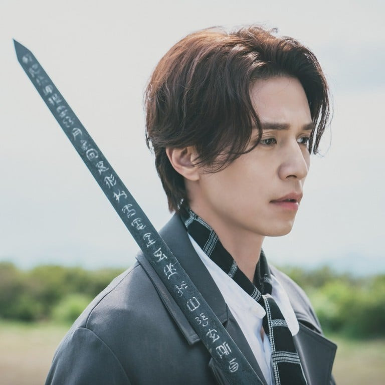 Nam diễn viên phim truyền hình: Lee Dong Wook. Tài tử 42 tuổi vẫn khiến fan nữ thổn thức với vai hồ ly chín đuôi trong Tale of the Nine Tailed 1938. Nam diễn viên phim truyền hình: Lee Dong Wook. Tài tử 42 tuổi vẫn khiến fan nữ thổn thức với vai hồ ly chín đuôi trong Tale of the Nine Tailed 1938.