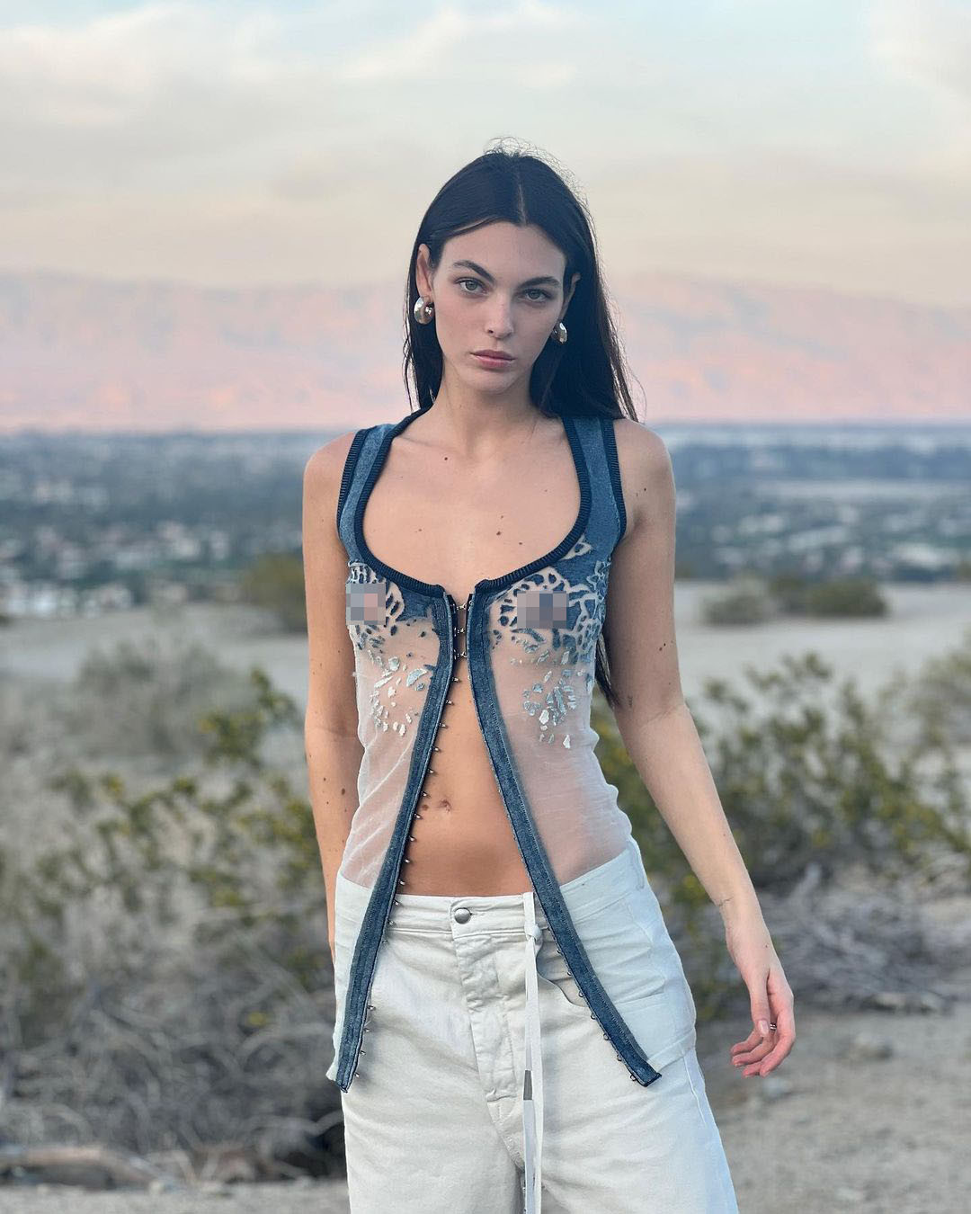 Ceretti cũng được cho là bạn của Gigi Hadid - người từng vướng tin đồn hẹn hò ngôi sao Sói già phố Wall sau khi anh chia tay bạn gái 4 năm Camila Morrone. Ảnh: IG.