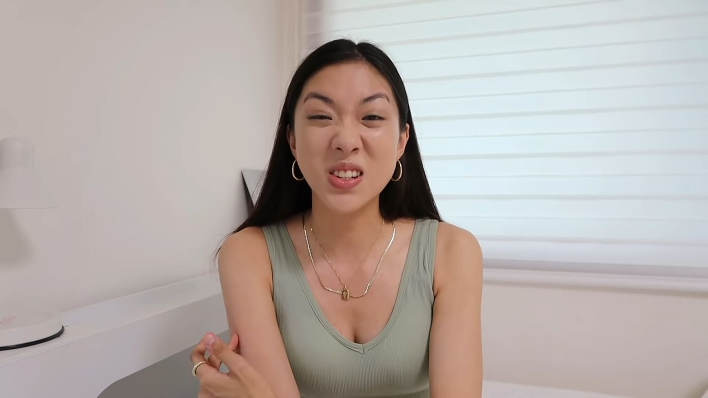 Christine Park ghê sợ việc dùng lại trang phục biểu diễn của idol khác vì mất vệ sinh. Christine Park ghê sợ việc dùng lại trang phục biểu diễn của idol khác vì mất vệ sinh.