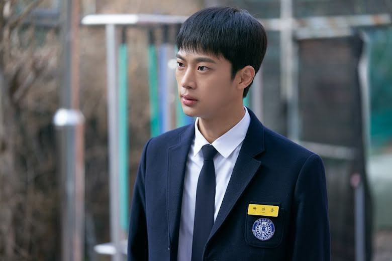 Nam diễn viên đang lên: Lee Sin Young. Sau khi được biết đến qua vai vụ trong Hạ cánh nơi anh, anh nâng tầm bản thân với vai chính trong bộ phim thể thao Rebound năm 2023. Nam diễn viên đang lên: Lee Sin Young. Sau khi được biết đến qua vai vụ trong Hạ cánh nơi anh, anh nâng tầm bản thân với vai chính trong bộ phim thể thao Rebound năm 2023.