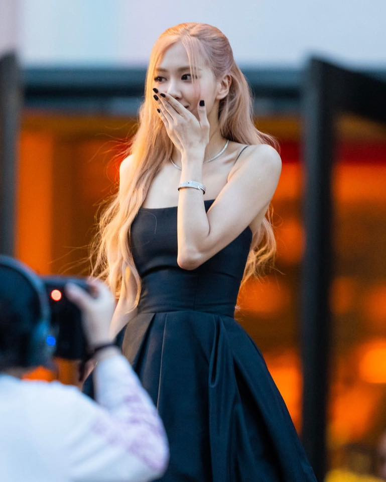 Mỗi khoảnh khắc về Rosé đều thu hút ống kính truyền thông và sự chú ý của mọi người. Ảnh: IG. Mỗi khoảnh khắc về Rosé đều thu hút ống kính truyền thông và sự chú ý của mọi người. Ảnh: IG.