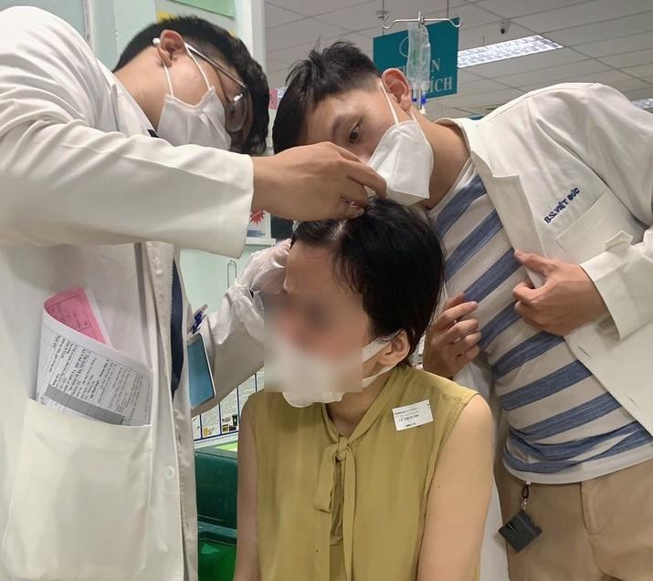 Hình ảnh bà O. chia sẻ lên mạng xã hội và cho rằng bản thân bị hành hung ở trụ sở công an phường.