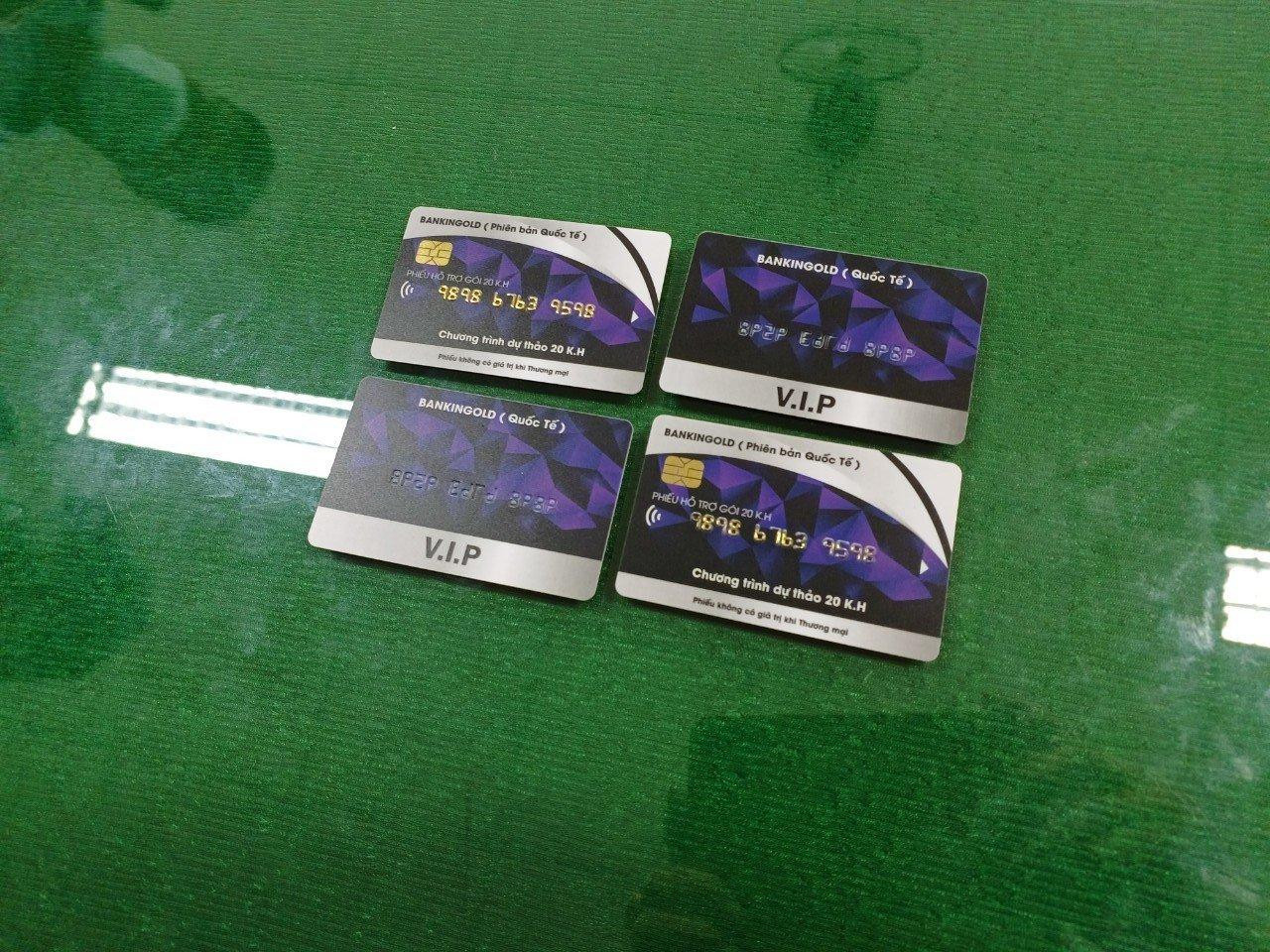 Một số thẻ ATM giả được các đối tượng dùng để lừa đảo. Một số thẻ ATM giả được các đối tượng dùng để lừa đảo.