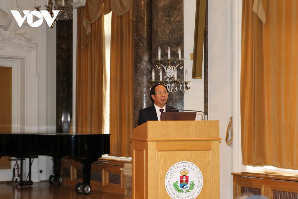 Phó Thủ tướng Chính phủ Lê Văn Thành phát biểu tại hội nghị