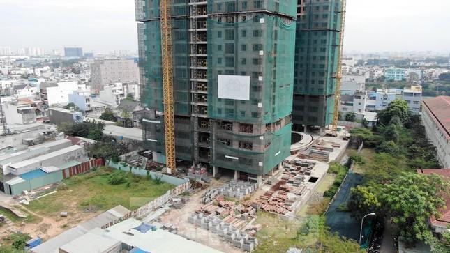 Chung cư Nam An (Kingsway Tower), tại phường Bình Hưng Hòa, quận Bình Tân, TPHCM, do Công ty TNHH Siêu Thành làm chủ đầu tư, bị trễ tiến độ bàn giao