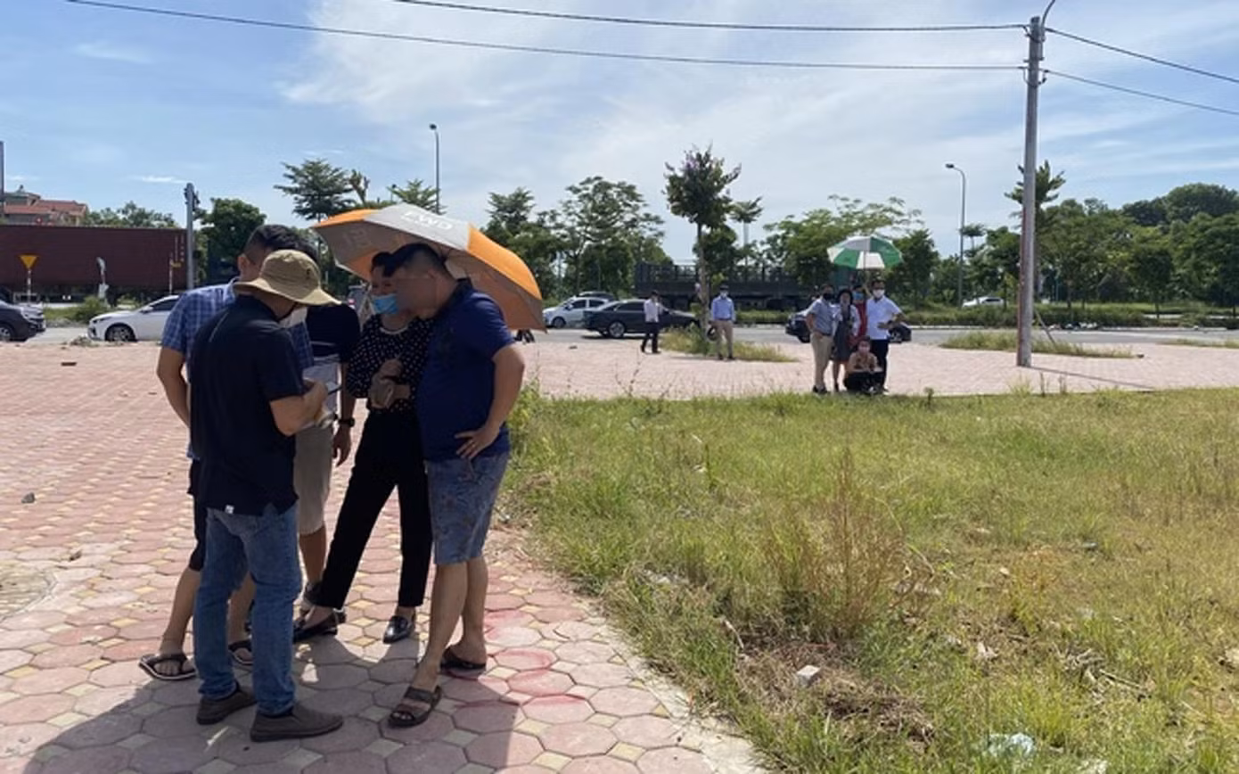 Sở Xây dựng Sơn La khuyến cáo các tổ chức, cá nhân có nhu cầu mua nhà ở, đất ở tại các dự án trước khi thực hiện giao dịch, đặt cọc cần tham khảo đầy đủ các quy định của pháp luật dân sự, đất đai, nhà ở, kinh doanh bất động sản để tránh các thiệt hại không đáng có.