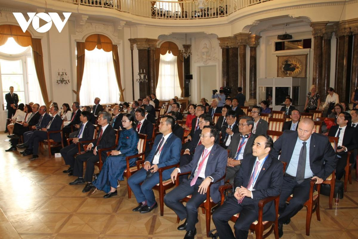 Các đại biểu tham dự hội nghị