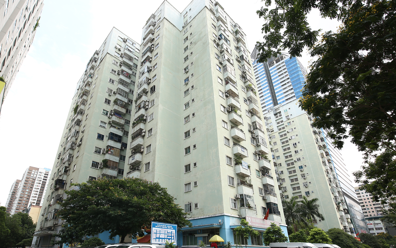 Trong 5 tháng đầu năm, mặt bằng giá chung cư Hà Nội tăng mạnh so với cùng kỳ năm trước, trong đó lượt tìm kiếm chung cư phân khúc cao cấp và trung cấp tăng cao nhưng lại giảm ở phân khúc bình dân. Trong 5 tháng đầu năm, mặt bằng giá chung cư Hà Nội tăng mạnh so với cùng kỳ năm trước, trong đó lượt tìm kiếm chung cư phân khúc cao cấp và trung cấp tăng cao nhưng lại giảm ở phân khúc bình dân.