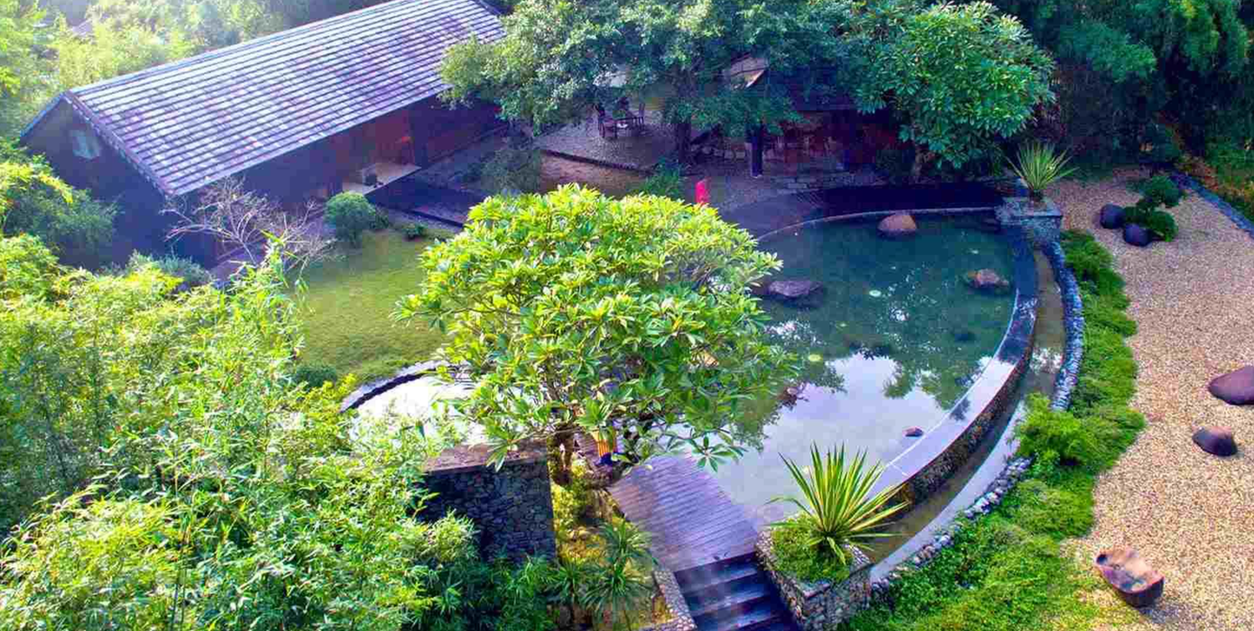 Khu đô thị sinh thái, nghỉ dưỡng khoáng nóng cao cấp Hồ Khả tọa lạc tại xã Qúy Hòa, huyện Lạc Sơn có quy mô 85,22 ha, tổng mức đầu tư 2.600 tỷ đồng.