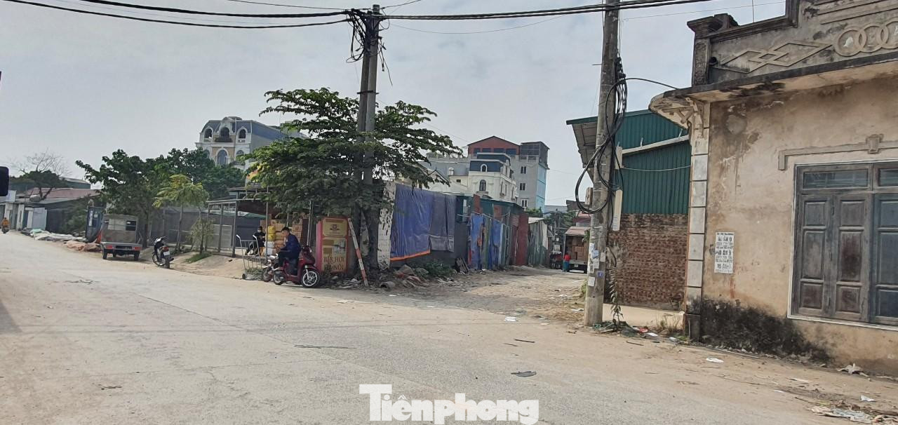 Đất nền ở các khu vực đường Vành đai 4 sẽ đi qua tại huyện Hoài Đức, gần cụm công nghiệp Dương Liễu, cầu vượt Song Phương có giá trên 100 triệu/m2. Đất nền ở các khu vực đường Vành đai 4 sẽ đi qua tại huyện Hoài Đức, gần cụm công nghiệp Dương Liễu, cầu vượt Song Phương có giá trên 100 triệu/m2.