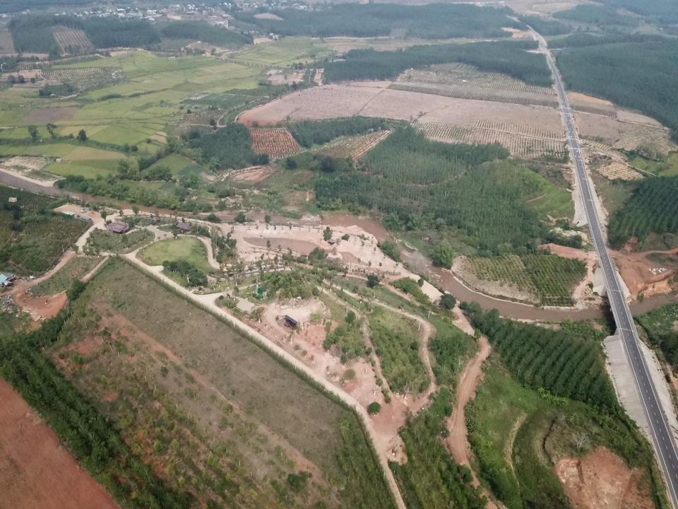 Ông N.C.T (ở TP Kon Tum) bị xử phạt vì xây dựng khu du lịch trái phép trên đất nông nghiệp tại đô thị với tổng diện tích hơn 8.600 m2. (Ảnh P.H) Ông N.C.T (ở TP Kon Tum) bị xử phạt vì xây dựng khu du lịch trái phép trên đất nông nghiệp tại đô thị với tổng diện tích hơn 8.600 m2. (Ảnh P.H)