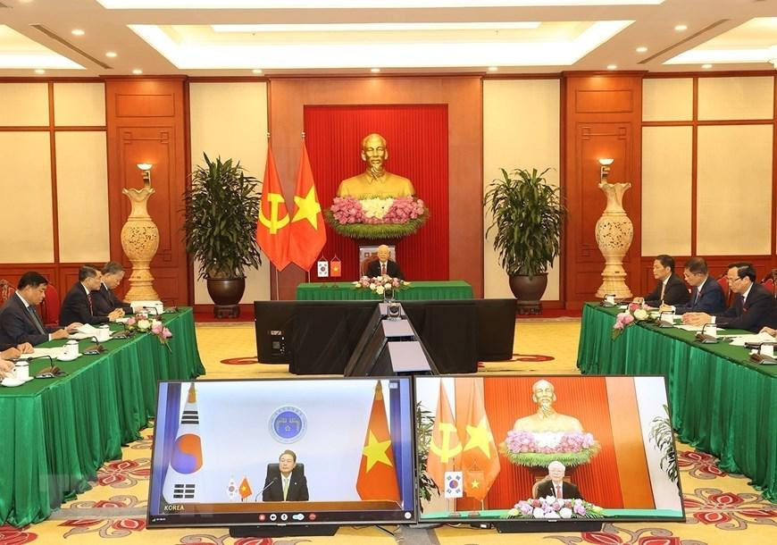 Cuộc hội đàm trực tuyến giữa Tổng Bí thư Nguyễn Phú Trọng và Tổng thống Hàn Quốc Yoon Suk-yeol. (Ảnh: Trí Dũng/TTXVN) Cuộc hội đàm trực tuyến giữa Tổng Bí thư Nguyễn Phú Trọng và Tổng thống Hàn Quốc Yoon Suk-yeol. (Ảnh: Trí Dũng/TTXVN)