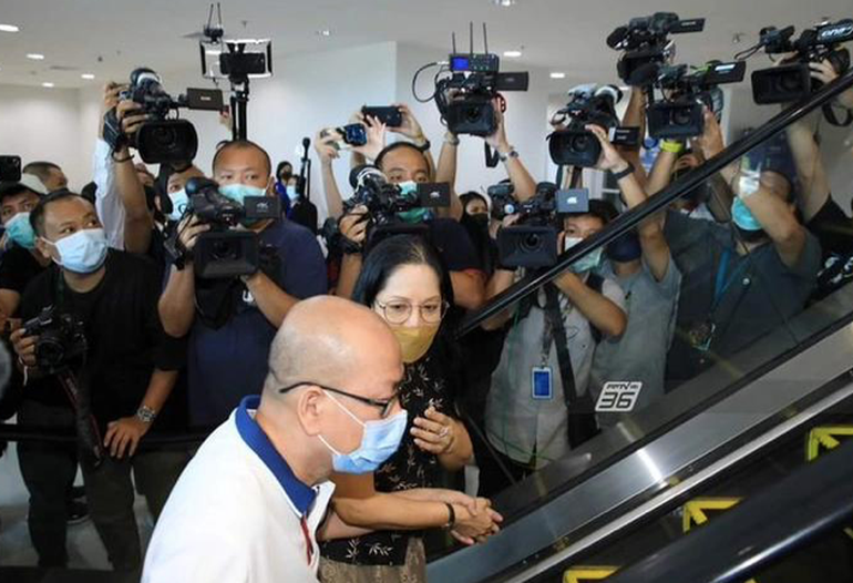 Bà Panida tin rằng, con gái bà đã bị giết hại trước khi bị đẩy xuống nước (Ảnh: Thairath). Bà Panida tin rằng, con gái bà đã bị giết hại trước khi bị đẩy xuống nước (Ảnh: Thairath).