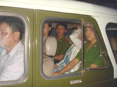 ... về trại tạm giam	Ảnh: Vạn Tiếp