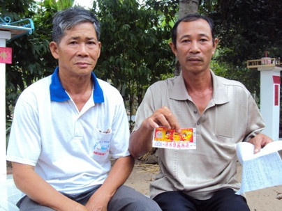 Dù sự việc đã qua 3 tháng nhưng ông Tùng vẫn còn giữ cẩn thận tờ vé số. Dù sự việc đã qua 3 tháng nhưng ông Tùng vẫn còn giữ cẩn thận tờ vé số