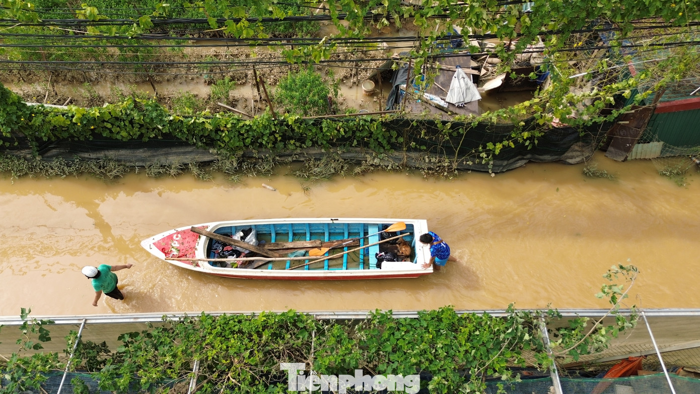 Liên quan đến tình trạng lũ lụt hiện tại, sáng nay (13/9), lũ trên thượng lưu các sông miền Bắc đã giảm về dưới mức báo động 1 như: sông Thao tại Yên Bái, Bảo Hà, Lào Cai, sông Lô tại Tuyên Quang. Tuy nhiên, tình hình vẫn diễn biến rất phức tạp trên các dòng sông ở trung du, đồng bằng Bắc Bộ.