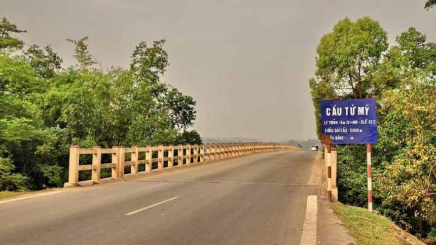 Đồng thời, Phú Thọ cấm cầu Tứ Mỹ tại Km 2a6+500 trên quốc lộ 32 C. Thời gian cấm từ nay cho đến khi khắc phục xong hư hỏng của các cầu. Đồng thời, Phú Thọ cấm cầu Tứ Mỹ tại Km 2a6+500 trên quốc lộ 32 C. Thời gian cấm từ nay cho đến khi khắc phục xong hư hỏng của các cầu.