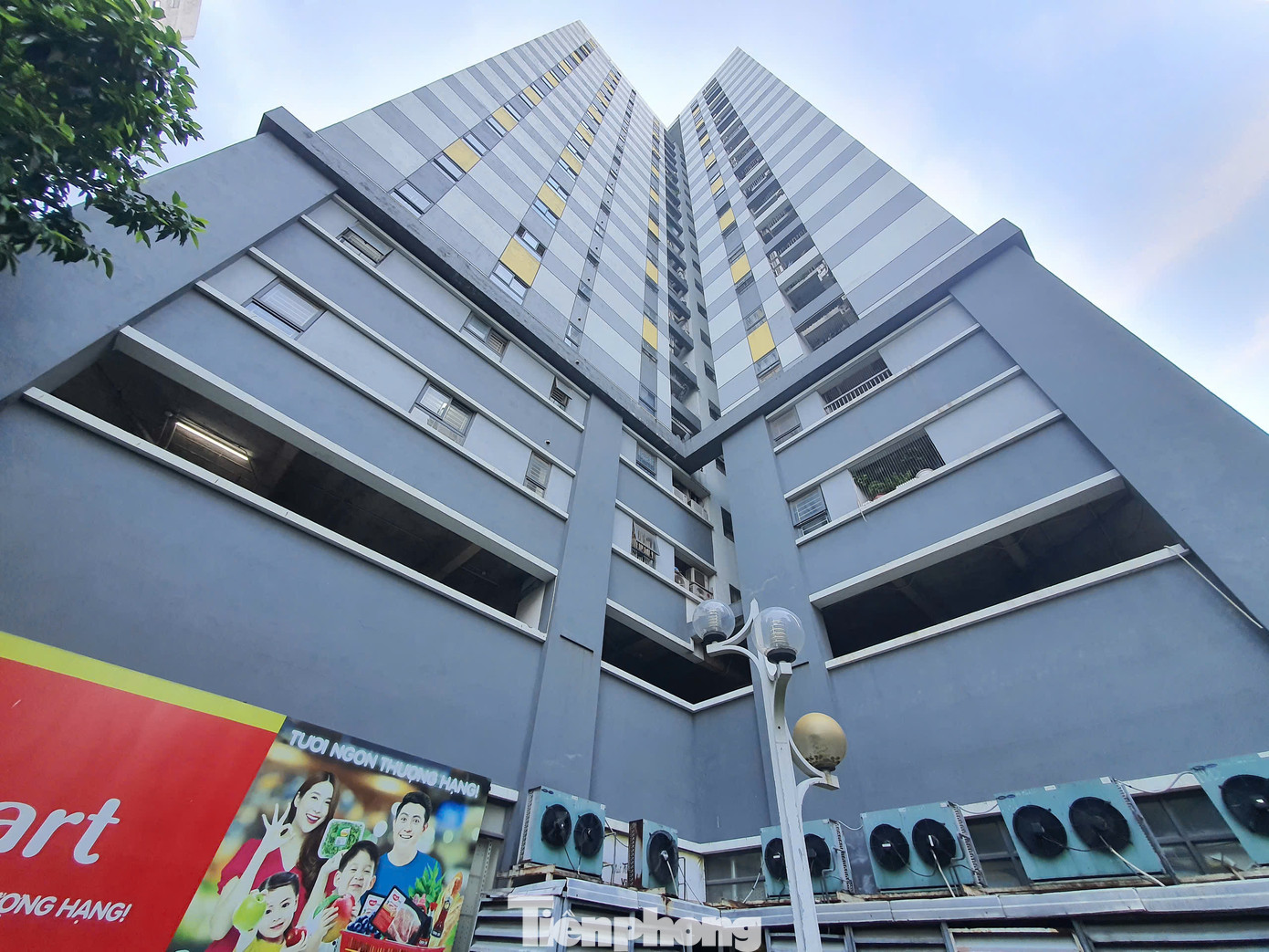 Theo môi giới tên Chiến, đây là một trong số ít căn hộ NƠXH đang được rao bán, do chủ nhà muốn chuyển xuống mặt đất. Nếu mua, khách hàng sẽ tiết kiệm được ít nhất 150 triệu đồng, so với các căn trước đó đã được rao bán tại cùng dự án.