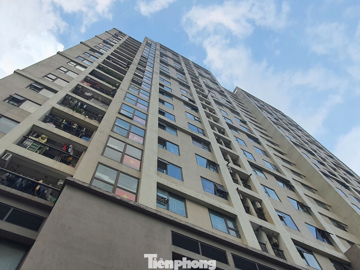 Hiện tại, các căn NƠXH và căn hộ thương mại ở dự án NƠXH 987 Tam Trinh, đang được rao bán với giá 50 – 53 triệu đồng/m2, gấp gần 3 lần giá rao bán ban đầu.