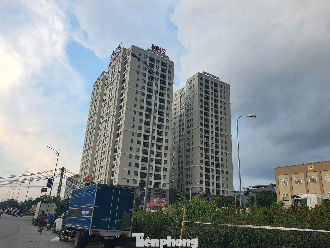 Ghi nhận thực tế tại dự án NƠXH 987 Tam Trinh, Yên Sở (Hoàng Mai), cuối năm 2017, các căn NƠXH tại đây có giá bán khoảng 14,2 triệu đồng/m2 (chưa bao gồm thuế VAT). Trong khi đó, căn hộ thương mại tại cùng dự án có giá khoảng 18 triệu đồng/m2.