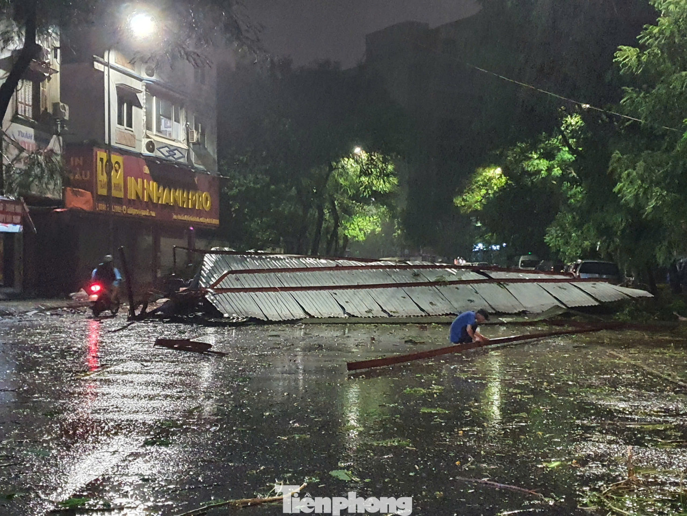 Hà Nội và nhiều tỉnh miền Bắc, đặc biệt là Quảng Ninh và Hải Phòng đang hứng chịu những hậu quả nặng nề, nhất là về nhà cửa do siêu bão số 3 (Yagi) gây ra.