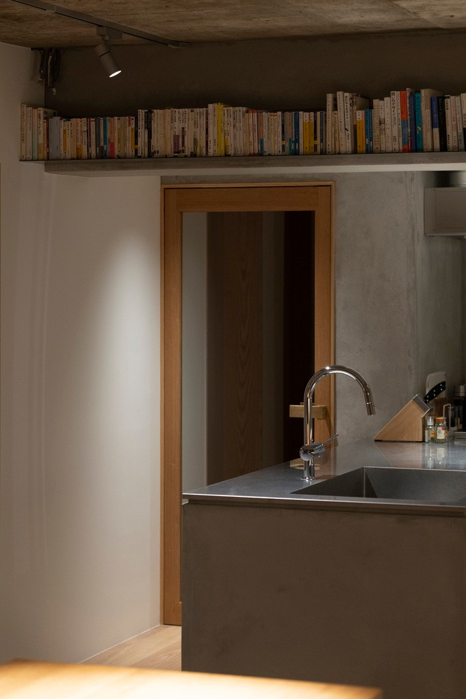 Khối lượng, chi tiết của đồ nội thất và các yếu tố tích hợp được thiết kế theo một quy tắc thống nhất, sử dụng nhiều loại vật liệu trong khi vẫn duy trì tông màu nhẹ nhàng tổng thể. Khối lượng, chi tiết của đồ nội thất và các yếu tố tích hợp được thiết kế theo một quy tắc thống nhất, sử dụng nhiều loại vật liệu trong khi vẫn duy trì tông màu nhẹ nhàng tổng thể.