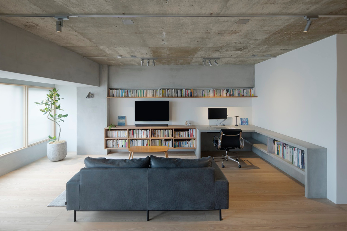 Gia chủ mong muốn căn hộ là nơi họ có thể tận hưởng việc đọc sách, trong một môi trường yên tĩnh, tránh xa sự hối hả và nhộn nhịp thường ngày. Gia chủ mong muốn căn hộ là nơi họ có thể tận hưởng việc đọc sách, trong một môi trường yên tĩnh, tránh xa sự hối hả và nhộn nhịp thường ngày.