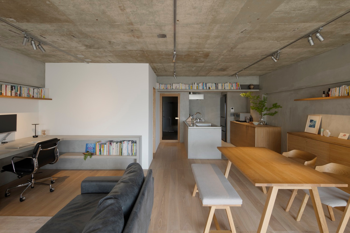 Do đó, khi thiết kế căn hộ, nhóm thiết kế không chỉ tập trung vào tính thẩm mỹ, mà còn tích hợp nhiều yếu tố và mục đích khác nhau vào một không gian sống duy nhất. Do đó, khi thiết kế căn hộ, nhóm thiết kế không chỉ tập trung vào tính thẩm mỹ, mà còn tích hợp nhiều yếu tố và mục đích khác nhau vào một không gian sống duy nhất.