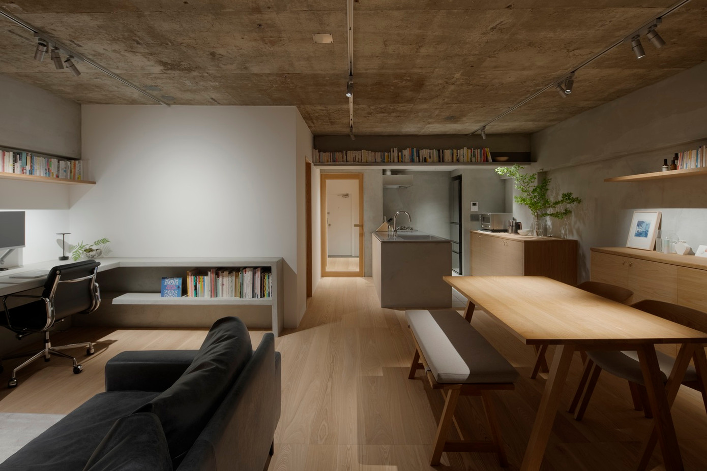 Các khu vực sinh hoạt như bếp, phòng ăn, tủ quần áo, phòng khách và không gian làm việc, được thiết kế theo phong cách sống của cặp đôi và phù hợp với cấu trúc hiện có của căn hộ. Các khu vực sinh hoạt như bếp, phòng ăn, tủ quần áo, phòng khách và không gian làm việc, được thiết kế theo phong cách sống của cặp đôi và phù hợp với cấu trúc hiện có của căn hộ.