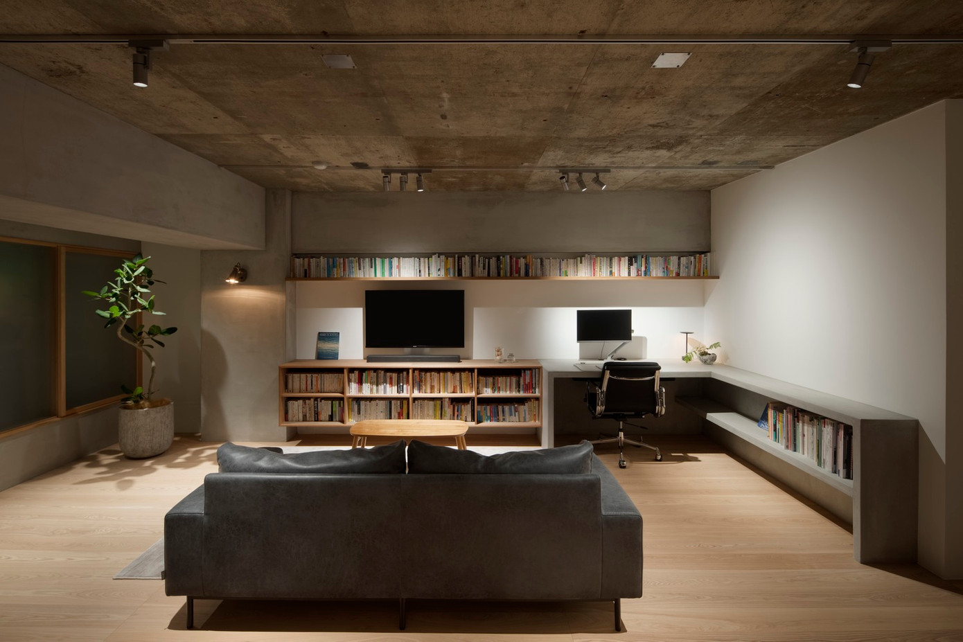 Các khu vực sinh hoạt như bếp, phòng ăn, tủ quần áo, phòng khách và không gian làm việc, được thiết kế theo phong cách sống của cặp đôi và phù hợp với cấu trúc hiện có của căn hộ. Các khu vực sinh hoạt như bếp, phòng ăn, tủ quần áo, phòng khách và không gian làm việc, được thiết kế theo phong cách sống của cặp đôi và phù hợp với cấu trúc hiện có của căn hộ.