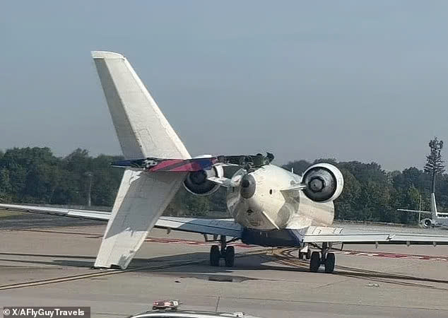 Vụ va quệt khiến phần đuôi của chiếc CRJ-900 bị gãy gập, còn chiếc Airbus A350 bị hư hại ở phần cánh. Ảnh: Daily Mail.