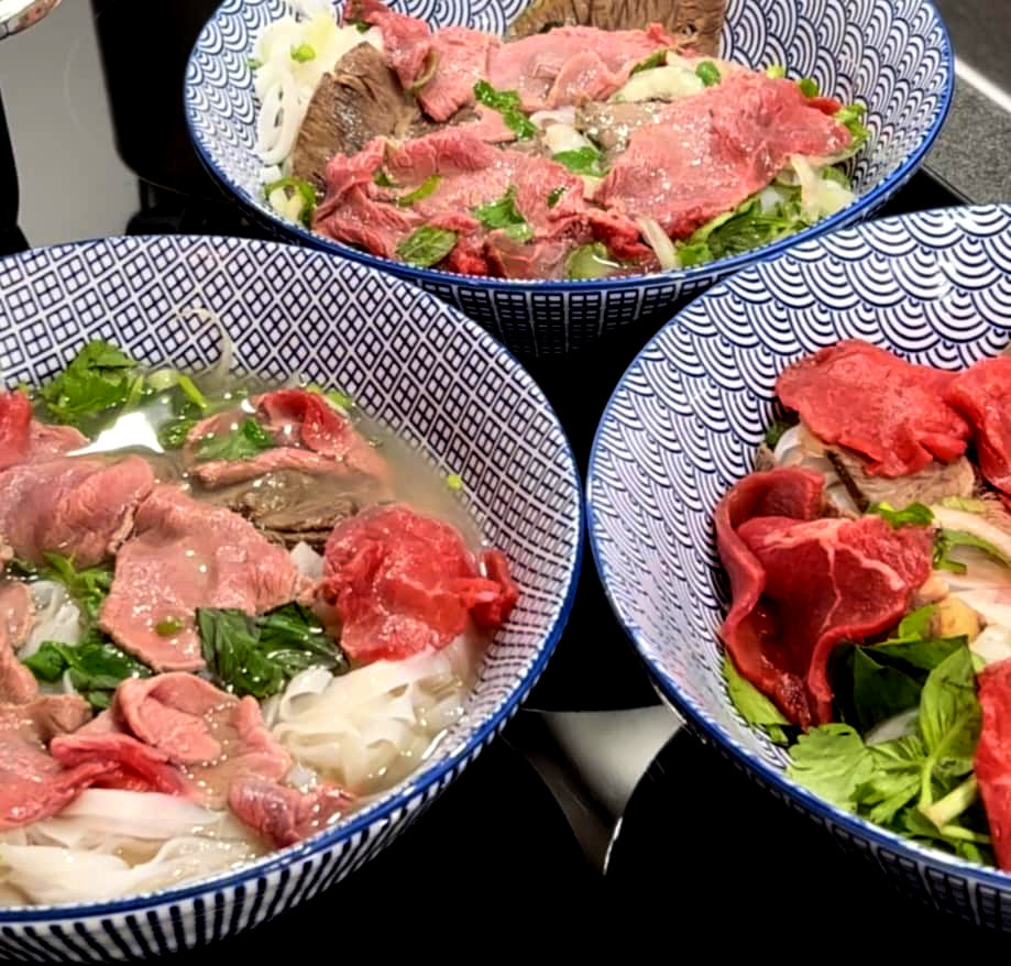 Tùy món phở chế biến kiểu tái hoặc chín mà chị Trang lựa loại thịt bò khác nhau.