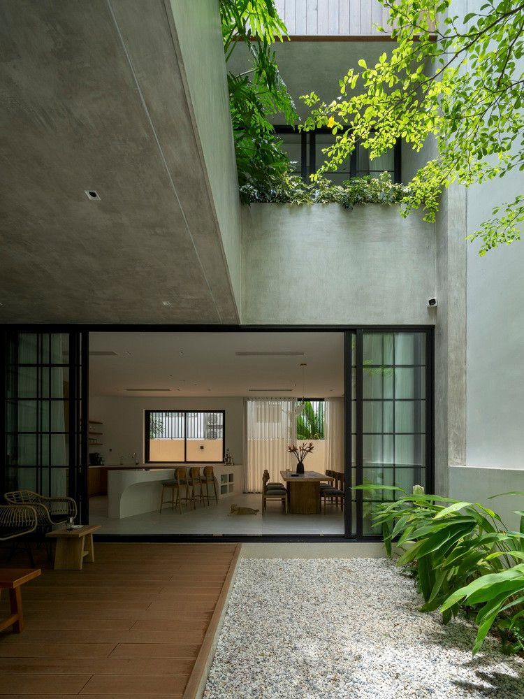 Vùng đệm và các khu vực chuyển tiếp đóng vai trò phân chia ranh giới sống, giảm nhiệt trực tiếp, tạo ra không gian xanh cần thiết cho sự giao tiếp giữa con người và thiên nhiên, khuyến khích sự tương tác giữa các thành viên trong gia đình.