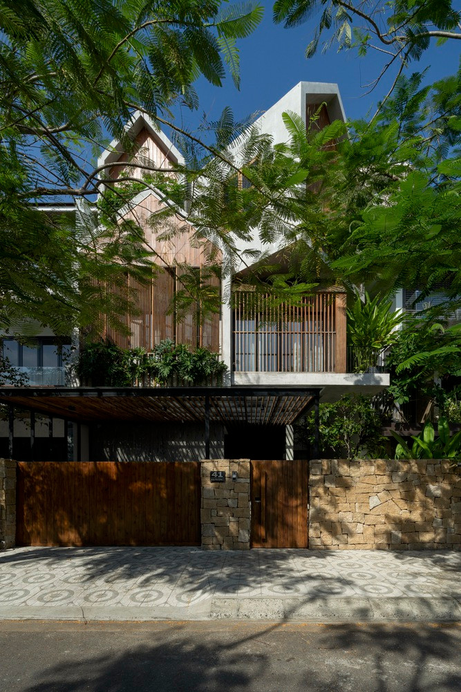 Hình thái tổng thể của biệt thự là những đường nét và hình khối gọn gàng, súc tích.