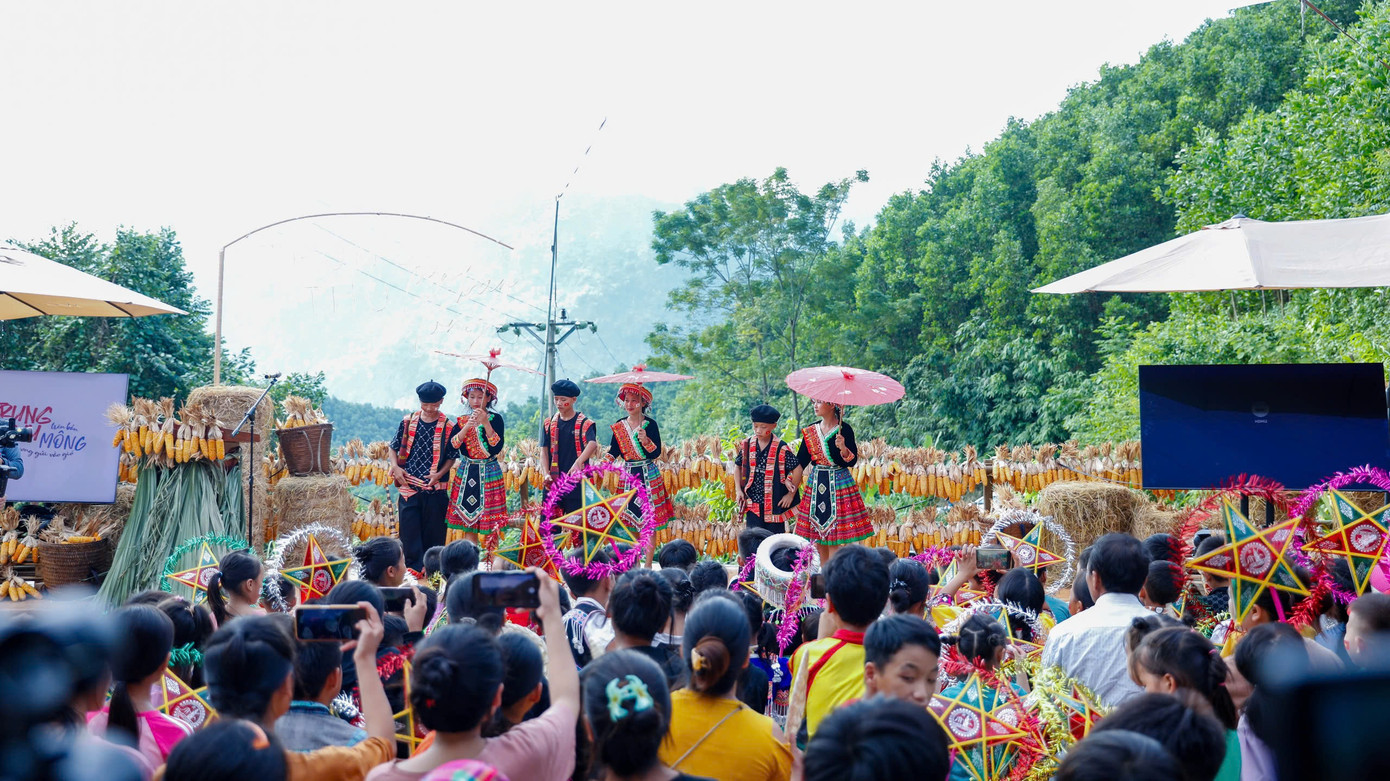 Á hậu Đào Thị Hiền ngày càng thể hiện tinh thần và trách nhiệm xã hội, thông qua các hoạt động thiện nguyện ý nghĩa.
