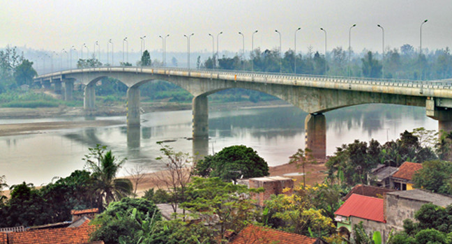 Trong thời gian cấm cầu các phương tiện từ Tam Nông đi Lâm Thao, TP Việt Trì, Hà Nội, Vĩnh Phúc đi qua cầu Ngọc Tháp. Trong thời gian cấm cầu các phương tiện từ Tam Nông đi Lâm Thao, TP Việt Trì, Hà Nội, Vĩnh Phúc đi qua cầu Ngọc Tháp.