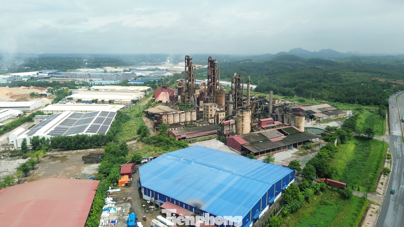 Những năm gần đây, tỉnh Phú Thọ tập trung tăng tốc triển khai các công trình và dự án, để thúc đẩy phát triển kinh tế- xã hội, cải thiện môi trường đầu tư. Tuy nhiên, bên cạnh các dự án triển khai theo tiến độ, thì vẫn còn không ít dự án chậm tiến độ, tiêu biểu như dự án Nhà máy Xi măng Hữu Nghị tại Khu Công nghiệp Thụy Vân, TP Việt Trì.