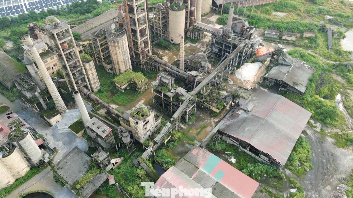 Tuy nhiên, đến ngày 13/11/2023, DNTN Hưng Việt nhận được công văn của Công ty Cổ phần tài nguyên và môi trường An Phú (Cty An Phú), trong đó Cty An Phú cho rằng các tài sản trong danh mục đấu giá tại Công ty Cổ phần Xi măng Hữu Nghị giống với các tài sản mà Cty An Phú đã trúng tại cuộc đấu giá ngày 8/11/2021, do Chi cục Thi hành án Dân sự TP Việt Trì tổ chức. Do đó, cuộc đấu giá lô tài sản vừa nêu của Công ty Cổ phần xi măng Hữu Nghị bị tạm dừng.