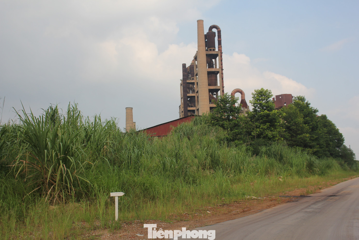 Đến ngày 15/7/2022, TAND tỉnh Phú Thọ ban hành Quyết định số 351, về việc mở thủ tục phá sản đối với Công ty Cổ phần xi măng Hữu Nghị.