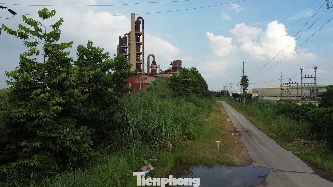 Sau đó, ngày 30/10/2023, DNTN Hưng Việt và Công ty Đấu giá Hợp Danh Khải Bảo ký hợp đồng dịch vụ, đấu giá máy móc, thiết bị chính của dây chuyền sản xuất Clinker công suất 400.000 tấn/năm của Công ty Cổ phần xi măng Hữu Nghị. Thời gian đấu giá dự kiến là ngày 20/11/2023.