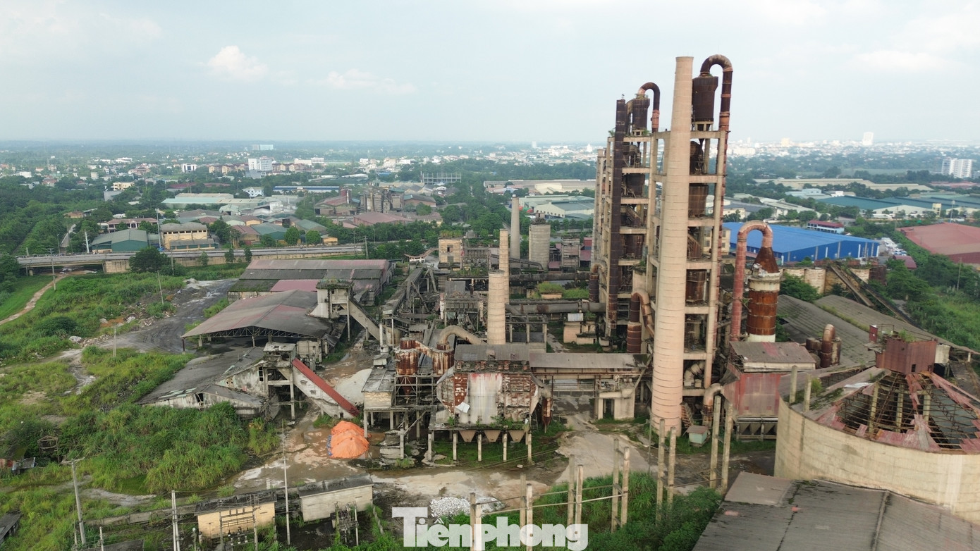 Giữa tháng 7/2022, Cục Thuế tỉnh Phú Thọ công khai đợt 1/2022 danh sách 239 doanh nghiệp và 96 hộ kinh doanh có số tiền thuế nợ quá 90 ngày (tính đến ngày 31/5/2022), trong đó Công ty cổ phần Xi măng Hữu Nghị nợ hơn 24,3 tỷ đồng.