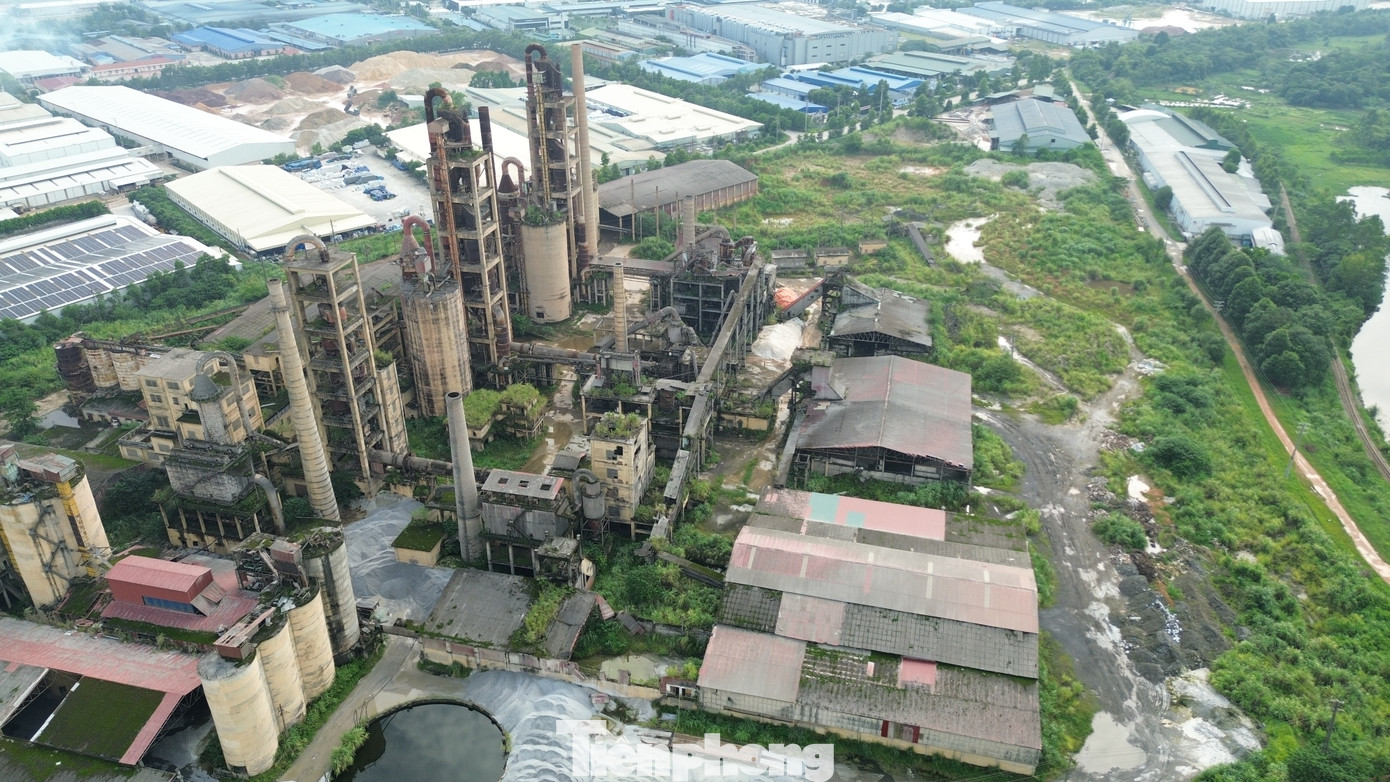 Liên quan đến dự án Nhà máy xi măng Hữu Nghị, ngày 20/5/2024, Chủ tịch UBND tỉnh Phú Thọ Bùi Văn Quang, đã ký ban hành kế hoạch triển khai các dự án trọng điểm năm 2024 nhằm quán triệt, thực hiện nghiêm túc chỉ đạo của Ban thường vụ Tỉnh ủy. Trong đó yêu cầu đẩy nhanh tiến độ 8 dự án khó khăn, vướng mắc kéo dài, bao gồm dự án Nhà máy Xi măng Hữu Nghị.