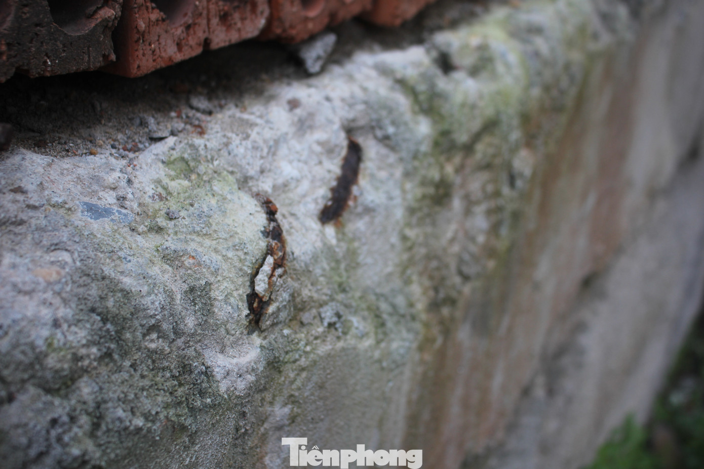 Phản hồi về những vấn đề vừa nêu, phía chủ đầu tư cho rằng, bản thân đã thực hiện đầy đủ nghĩa vụ tài chính đối với Nhà nước và chấp hành đầy đủ nội dung xử phạt của các ngành chức năng. Tuy nhiên, thời điểm triển khai xây dựng dự án, trên địa bàn xuất hiện nhiều dự án khách sạn có quy mô lớn, nếu tiếp tục triển khai xây dựng dự án khách sạn có tổng vốn đầu tư lớn, không đem lại hiệu quả kinh tế, khả năng thu hồi vốn thấp; hiện tại nhà đầu tư gặp khó khăn trong việc huy động nguồn lực đầu tư.