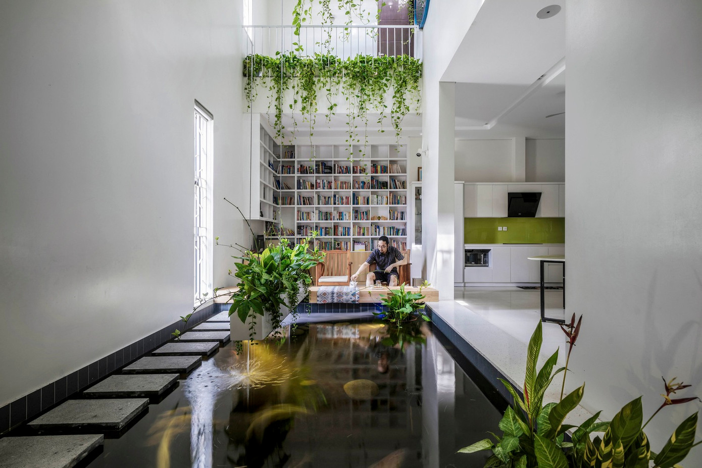 Các tính toán mô phỏng năng lượng đã chứng minh mức tiêu thụ năng lượng vận hành giảm 31%, so với các ngôi nhà tương tự trong bối cảnh đô thị.