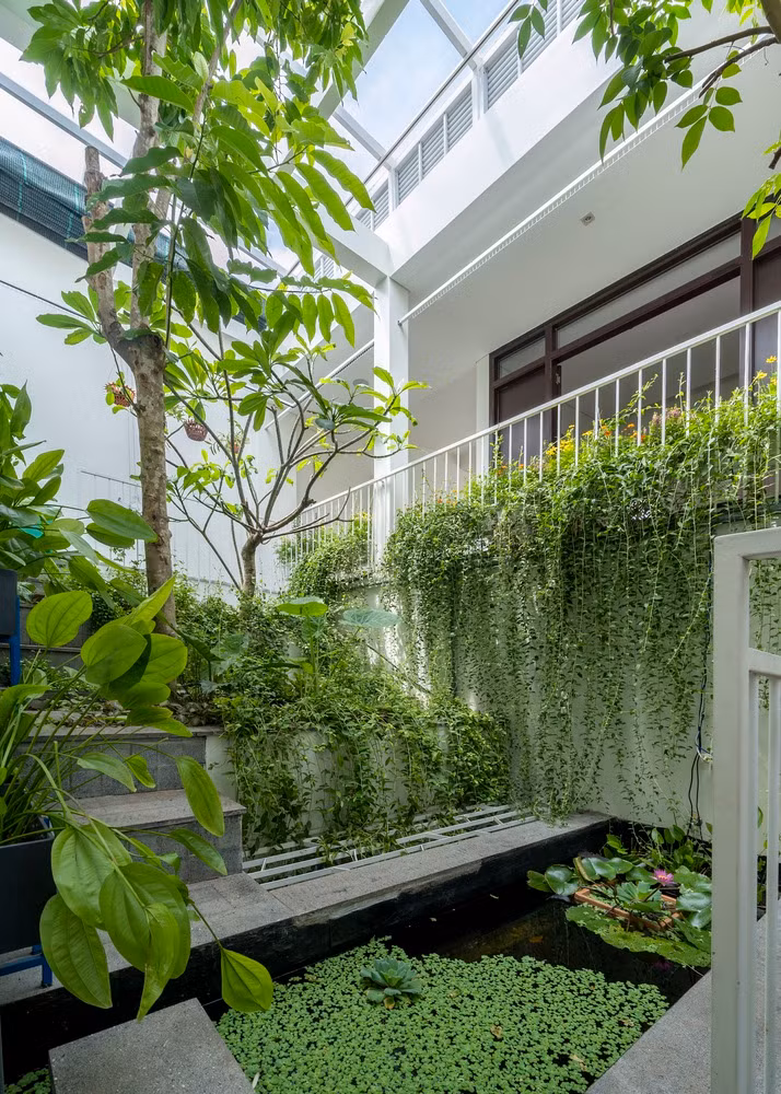 Ngôi nhà ra đời nhằm mục đích cải thiện chất lượng sống của nhà ở đô thị, bằng cách tích hợp hệ sinh thái cộng sinh vào tòa nhà.
