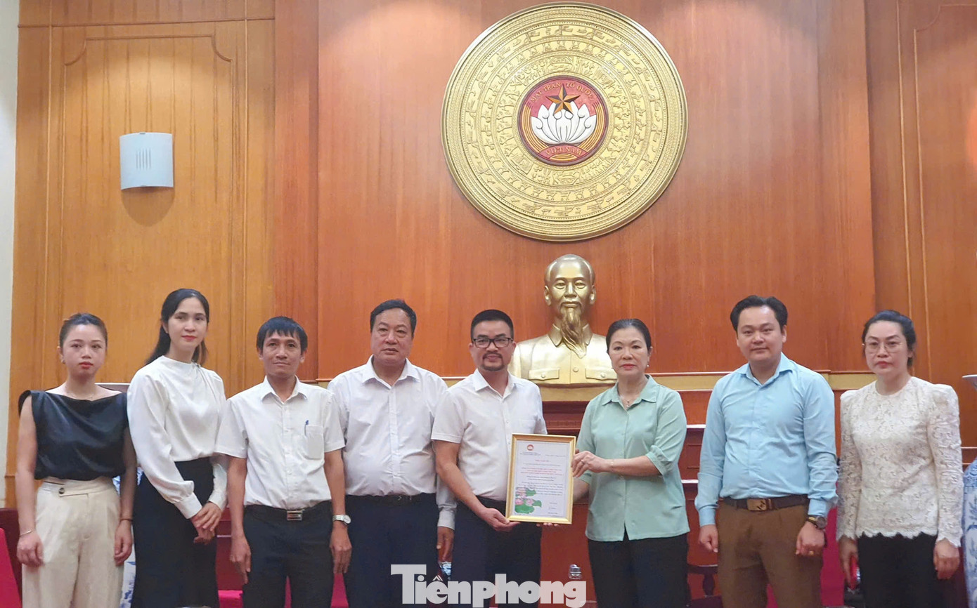 Ủy ban Mặt trận Tổ quốc Việt Nam biểu dương tinh thần trách nhiệm xã hội của Công ty Cổ phần Văn hóa Đọc và Học Việt Nam. Ủy ban Mặt trận Tổ quốc Việt Nam biểu dương tinh thần trách nhiệm xã hội của Công ty Cổ phần Văn hóa Đọc và Học Việt Nam.