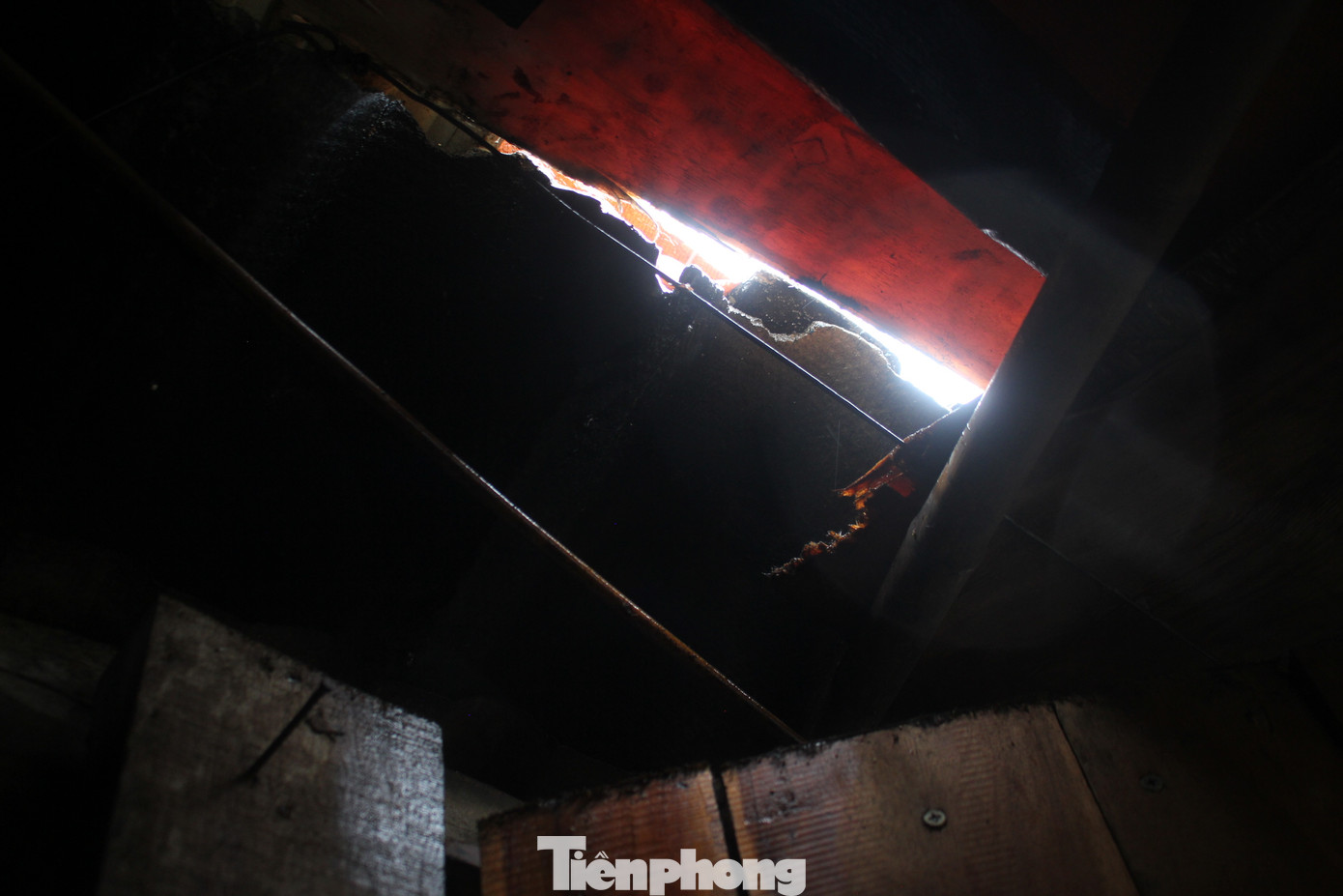 Vì vậy, những người lao động nghèo như cụ Quyết, cụ Băng hay mẹ con bà Vũ chỉ có thể bấm bụng thuê nhà tại những khu trọ ổ chuột, mặc dù biết nơi này không đảm bảo về điều kiện an toàn PCCC và trụ vững trước những cơn bão lớn như Yagi.