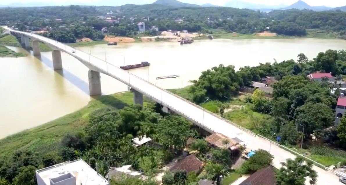 Cầu Kim Xuyên, ĐT.186, xã Hồng Sơn, huyện Sơn Dương. Cầu Kim Xuyên, ĐT.186, xã Hồng Sơn, huyện Sơn Dương.