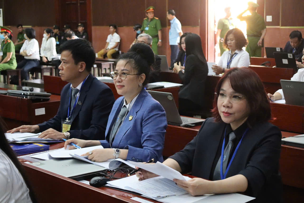 Chiều nay (15/11), các luật sư sẽ bào chữa cho các bị cáo, sau khi Viện Kiểm sát nêu quan điểm luận tội sáng nay. Ảnh: Tân Châu Chiều nay (15/11), các luật sư sẽ bào chữa cho các bị cáo, sau khi Viện Kiểm sát nêu quan điểm luận tội sáng nay. Ảnh: Tân Châu